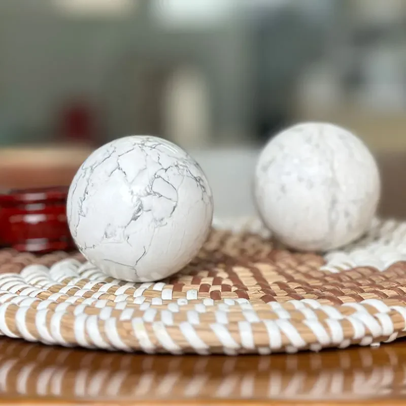 

Натуральный белый бирюзовый камень, хрустальный круглый шар, бусины, Рейки, полирующий массажный шар, Рейки, украшение для гостиной, поделки118