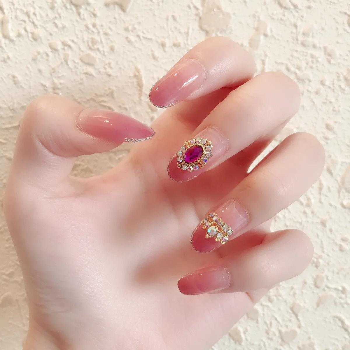 8 pezzi di colla per nail art, mini adesivo a tenuta forte per punte finte, decorazioni per strass per unghie, applicazione rapida, perfetta per l'uso domestico