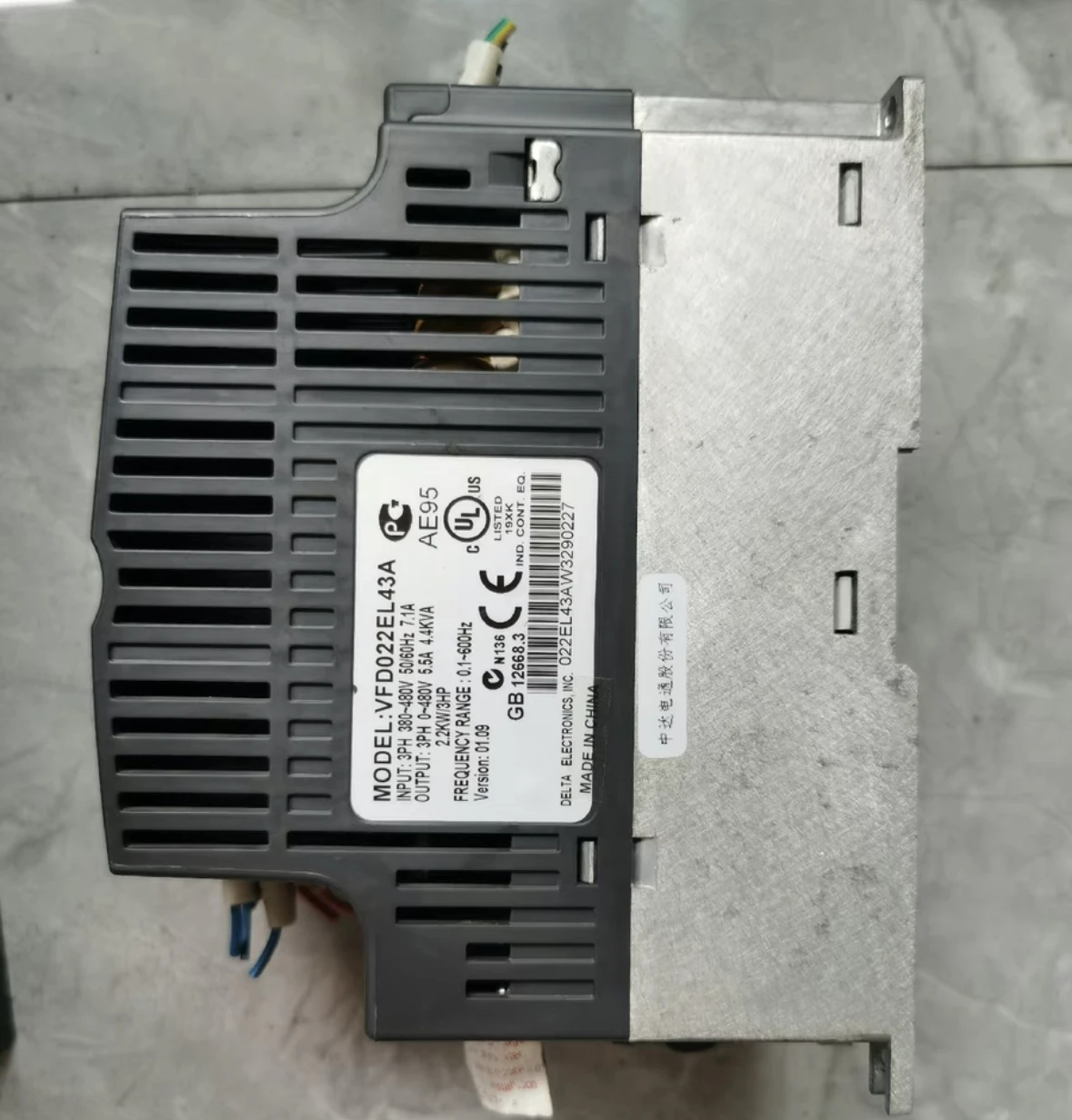 Used Inverter VFD022EL43A 380V2.2KW test function normal