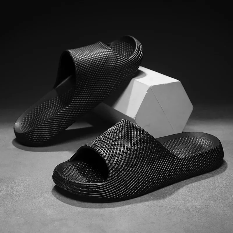 

Мужские тапочки, новые летние дышащие домашние тапочки, мужские шлепанцы с толстой подошвой, модная обувь для прогулок, мужские шлепанцы.