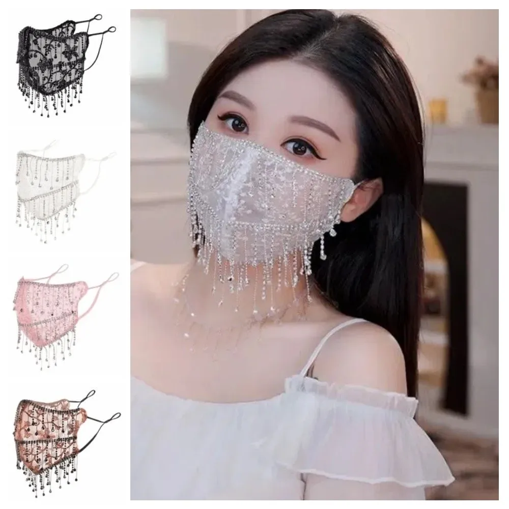 Elegant ademend bling gezichtsmasker met strass steentjes en kwastjes, damessluiermasker, stofdicht, zonwerend mesh masker met kwastjes voor dagelijks gebruik.