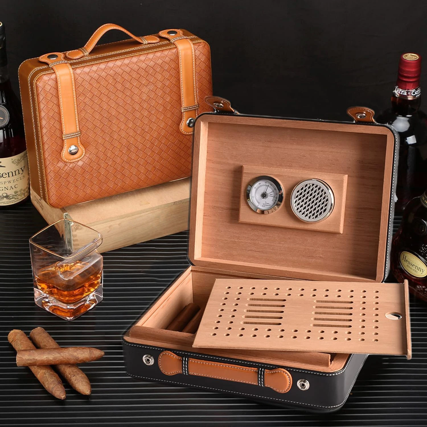 Handheld Cigar Moisturizing Box Portable Fashionable Premium Soft Leather Travel Case for 20-25 Cigars Cedar Wood Briefcase Box