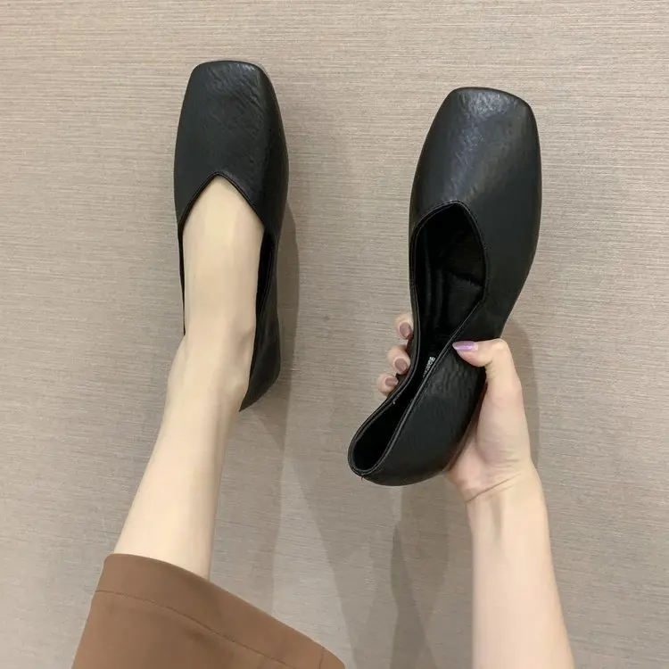 Sepatu musim panas wanita sepatu alas kaki wanita Moccasins Square Toe All-Match Modis kasual Sneaker Slip-on mulut dangkal 2024 Grand