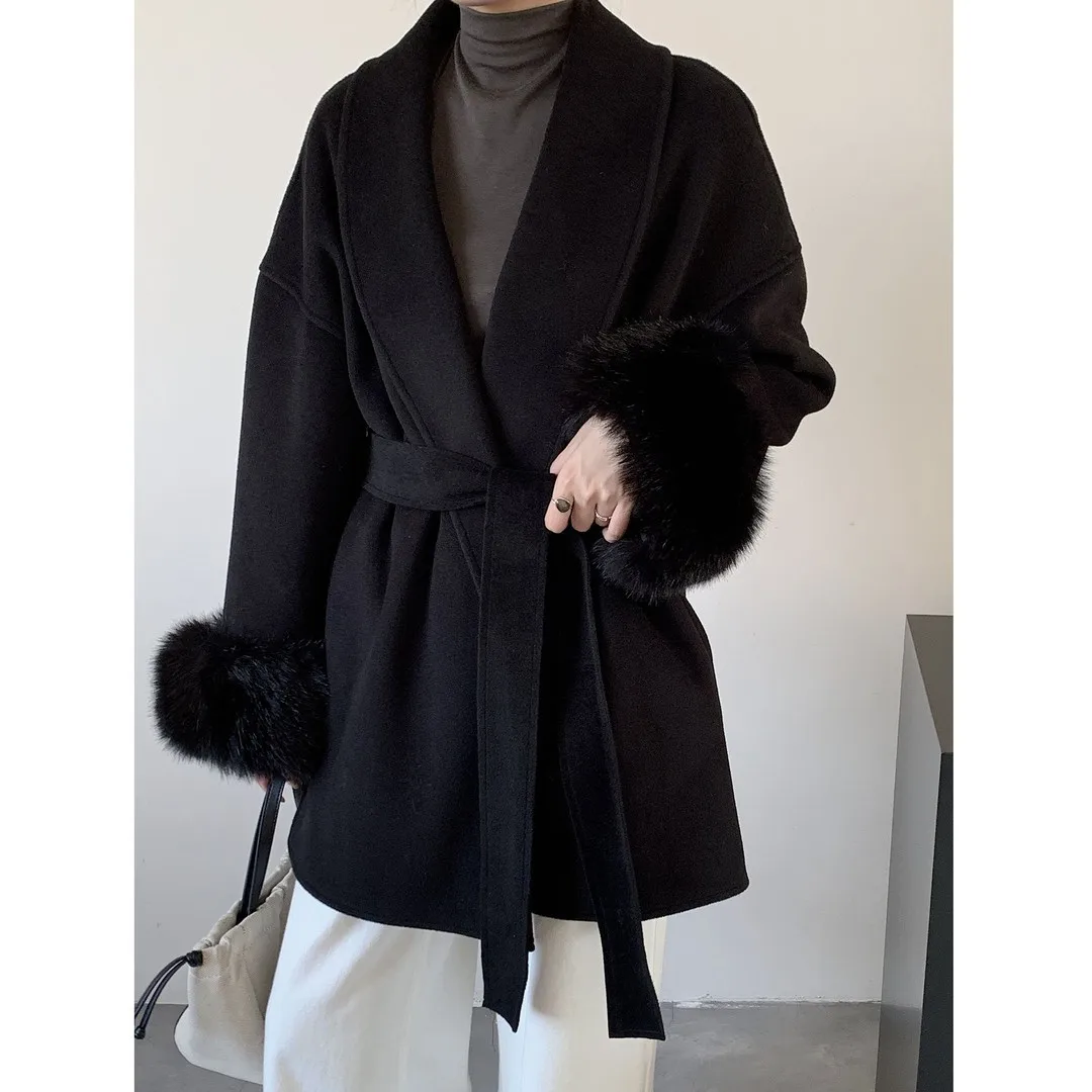 

SuperAen черное элегантное шерстяное пальто, свободное осеннее пальто 2026, новое пальто с меховым лоскутным дизайном и длинными рукавами с отложным воротником