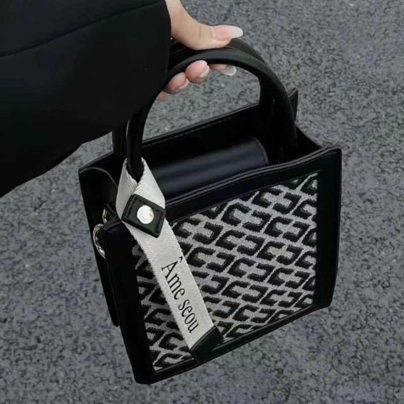 الرجعية التطريز منقوشة حقيبة يد المرأة السوداء مربع صغير سعة قماش حقيبة كتف السيدات موضة فاخرة تصميم تحت الإبط حقائب