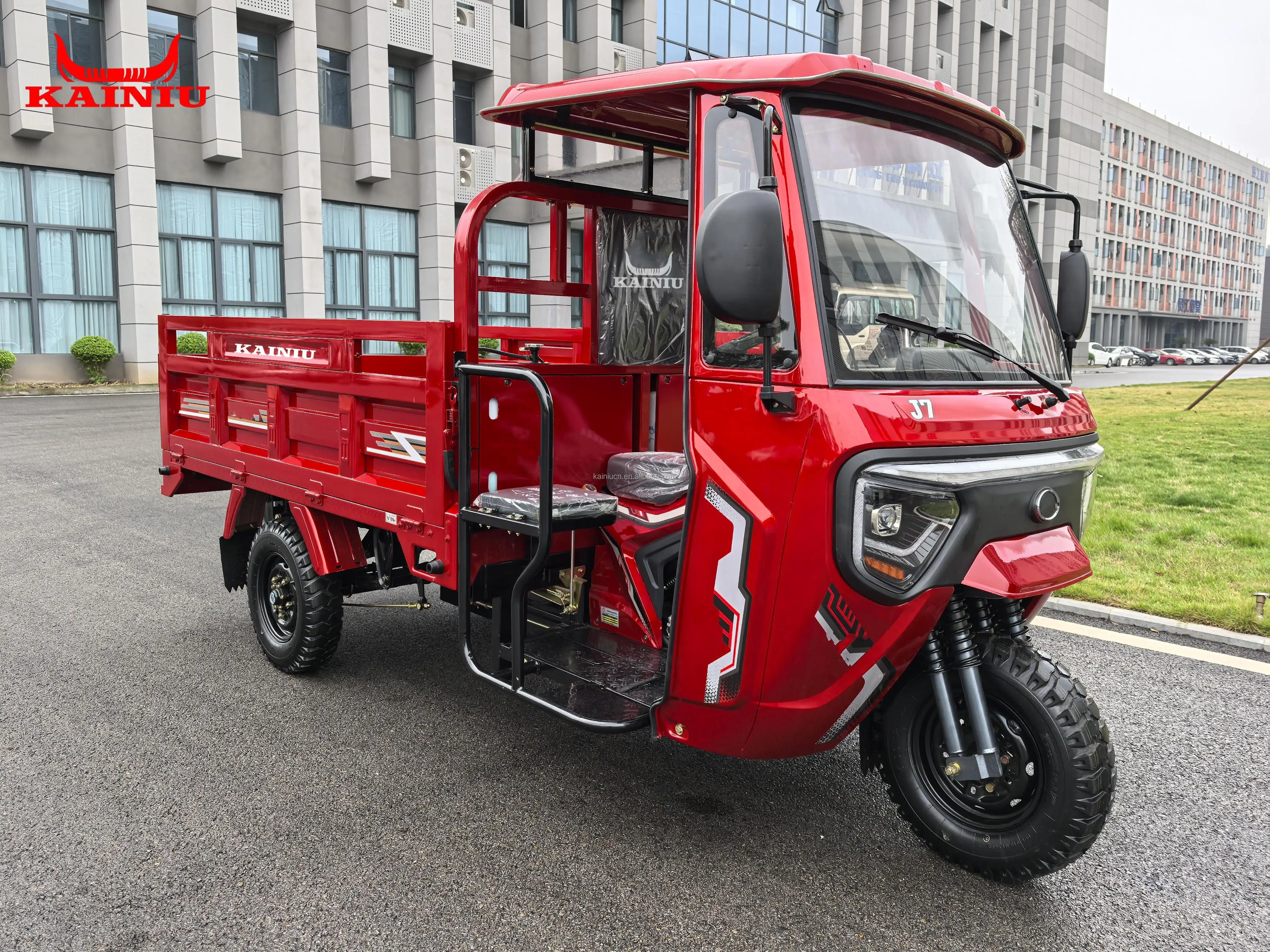 2026 New 200CC Cargo Tricycle with Front Cabin 3 Wheel Motorized Delivery Motorcycle Heavy Duty for Adult Farm