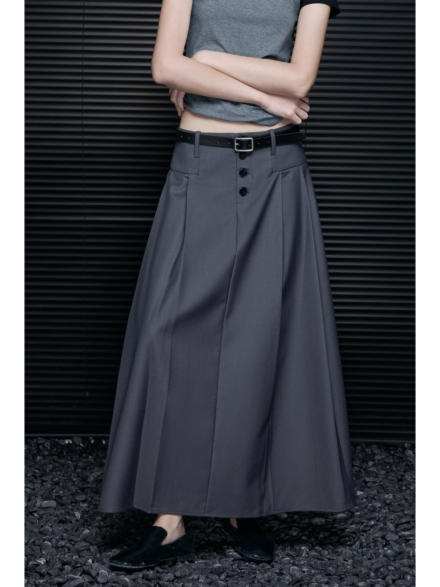 

Low Waist Design Sensation Street Style Long Skirt Women's Deep Grey Pleated Skirt Spring 2026 New Arrival A-Line Silhouette