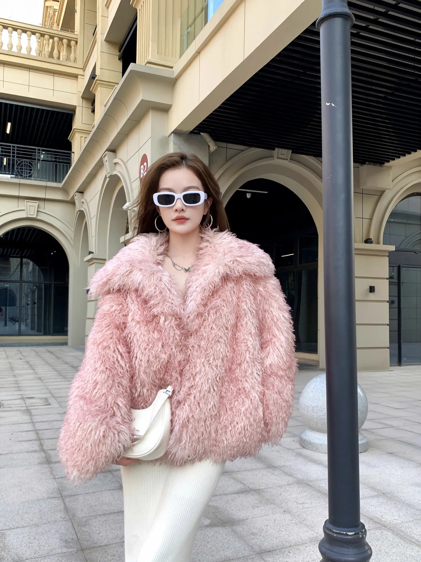 New Pink Niche Pointed-point Faux Fur C oat Short Suit Lapel Jacket for Women in Autumn and Winter