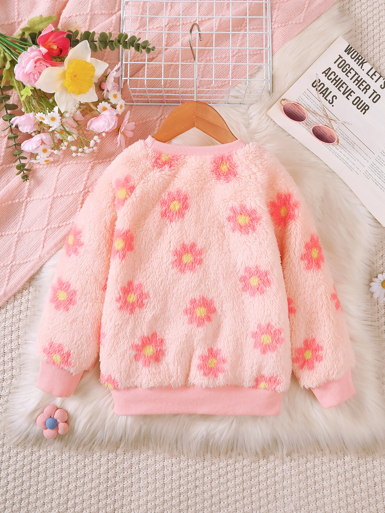 Girls Winter Double-Sided Fleece Sweatshirt Cute Flower Pattern Top Versatile Outfit for Little Girls Suitable for Outdoor