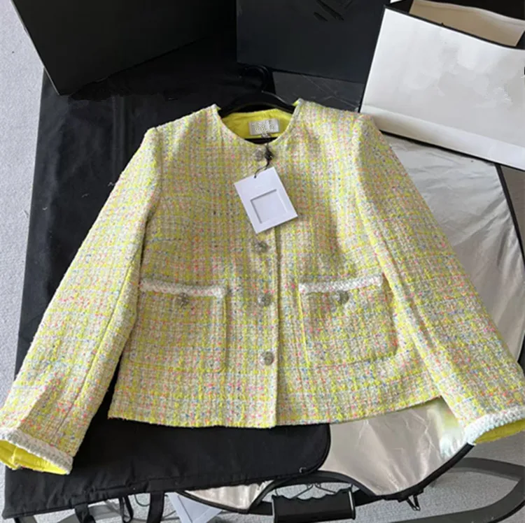 

Индивидуальный пошив европейской женской одежды - новые летние модели 2026 года: Желтое твидовое пальто с длинными рукавами и одной пуговицей