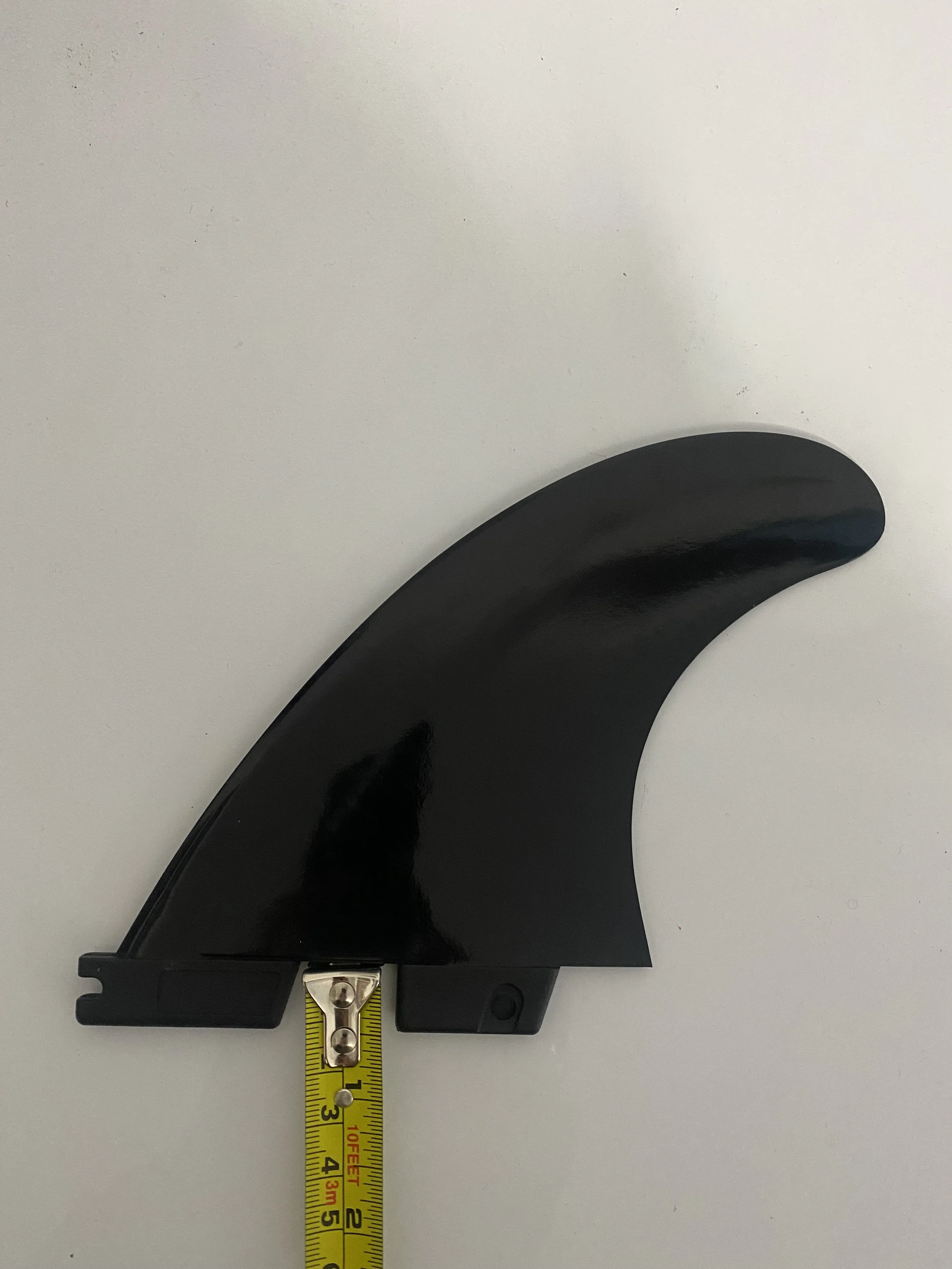 3 Stück Surf FIN F II hochwertiges Fiberglas-Kunststoff schwarz/weiß Surfbrett Größe M Surfing Tri Fins – Detail 4