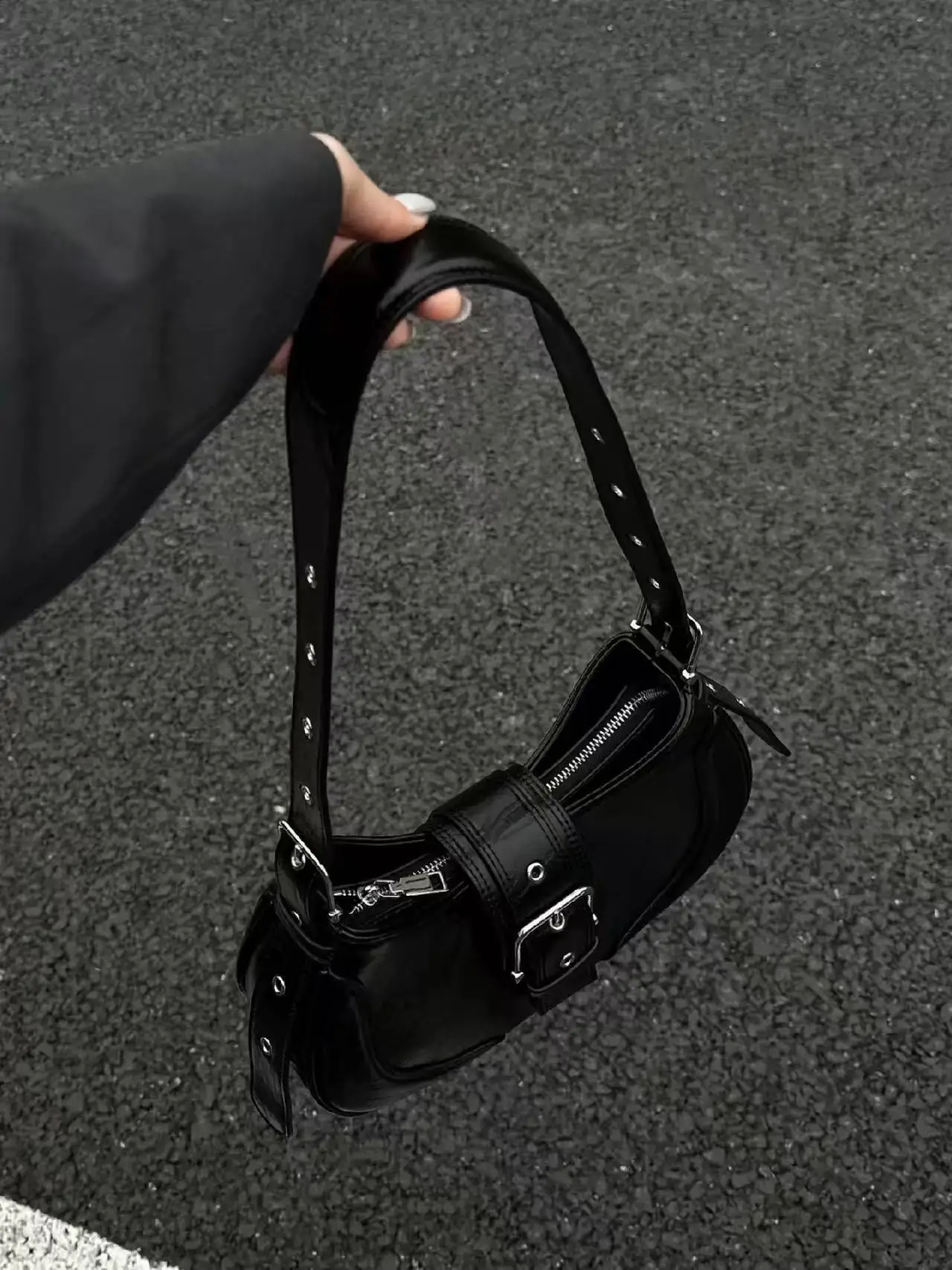 

Черная кожаная сумка через плечо в корейском стиле, нишевая ретро сумка Y2K подмышки, новый дизайн 2023 года - минималистичная роскошная универсальная сумка для женщин