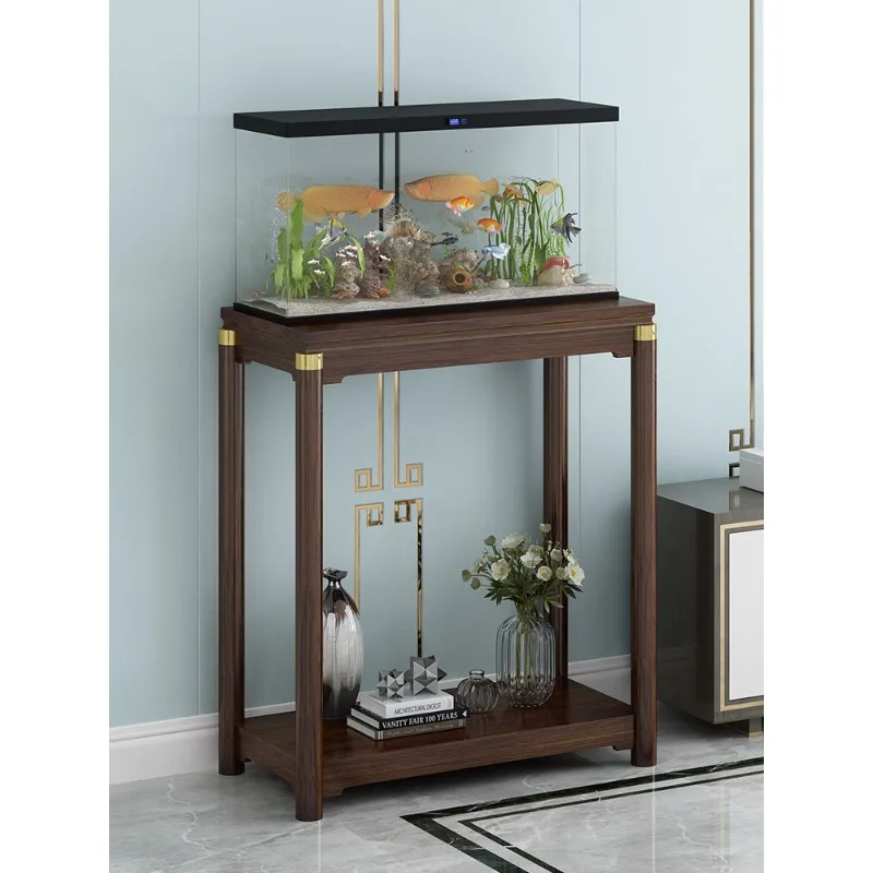 

A few corners of the edge of the fish tank shelf, a few flower shelves, a floor-to-ceiling fish tank cabinet in the living room,