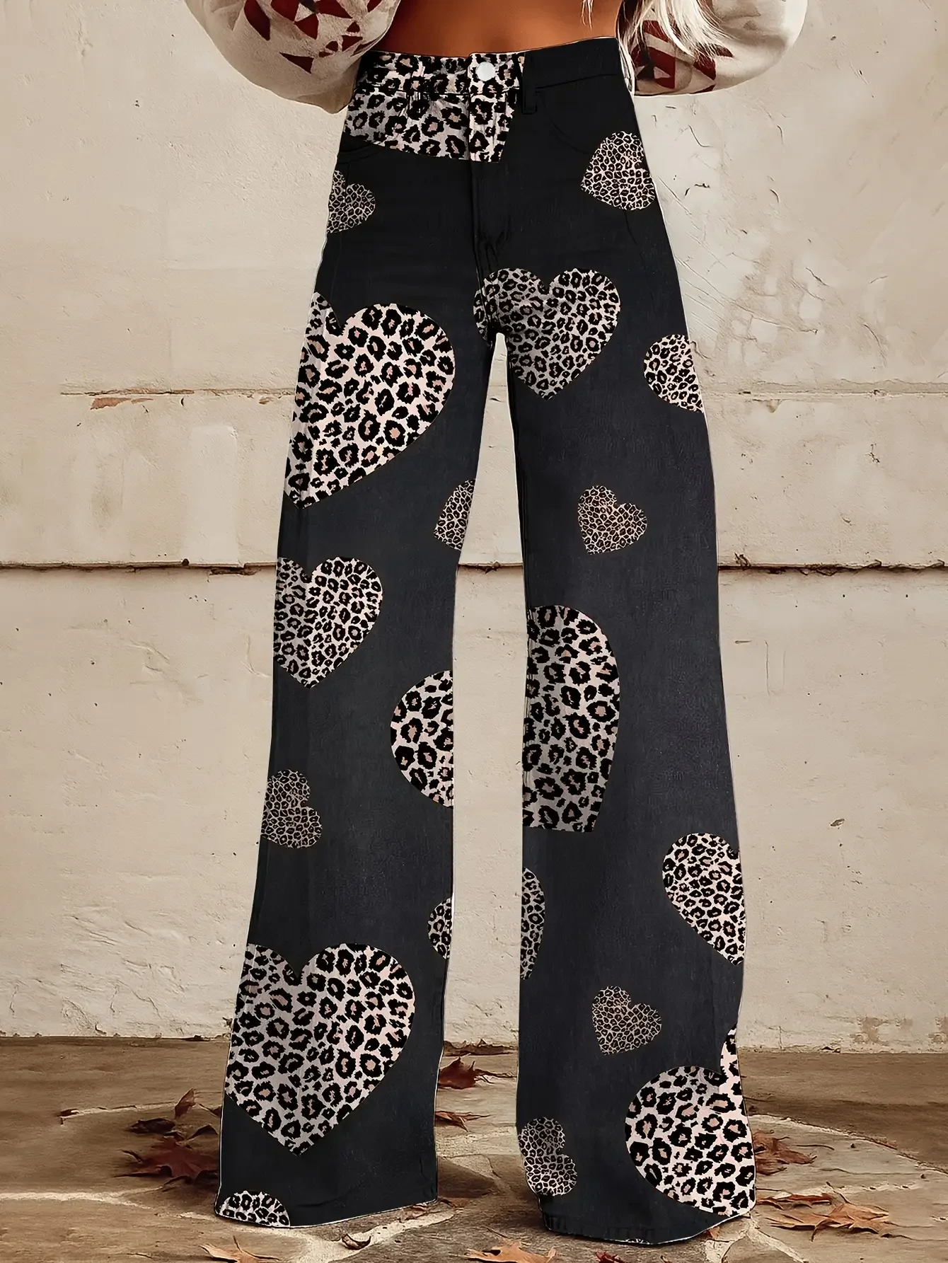 

Ladies' casual jeans with colorful western prints and loose wide leg design, Retro leopard print heart