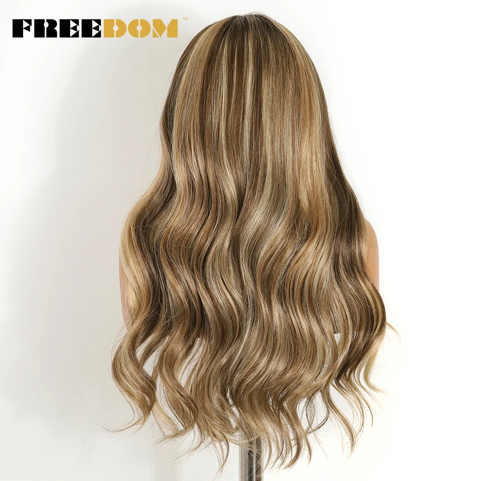 FREEDOM 13X6 Synthetische Lace-Front-Perücken für Frauen 26 Zoll Wellige Lace-Perücke Ombre Braun Blond Highlight Perücke für den täglichen Gebrauch – Detail 4