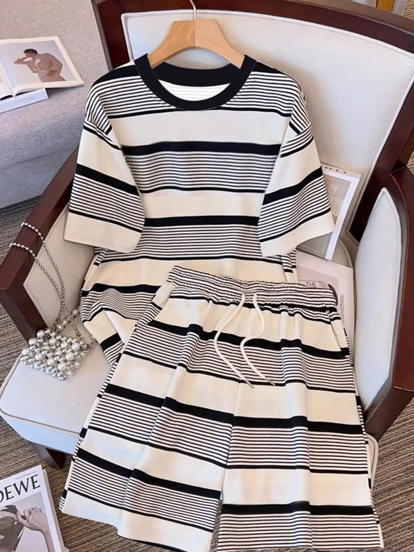 

Women's 2-Piece Set Casual Striped Round Neck Short Sleeve T-Shirt And Shorts