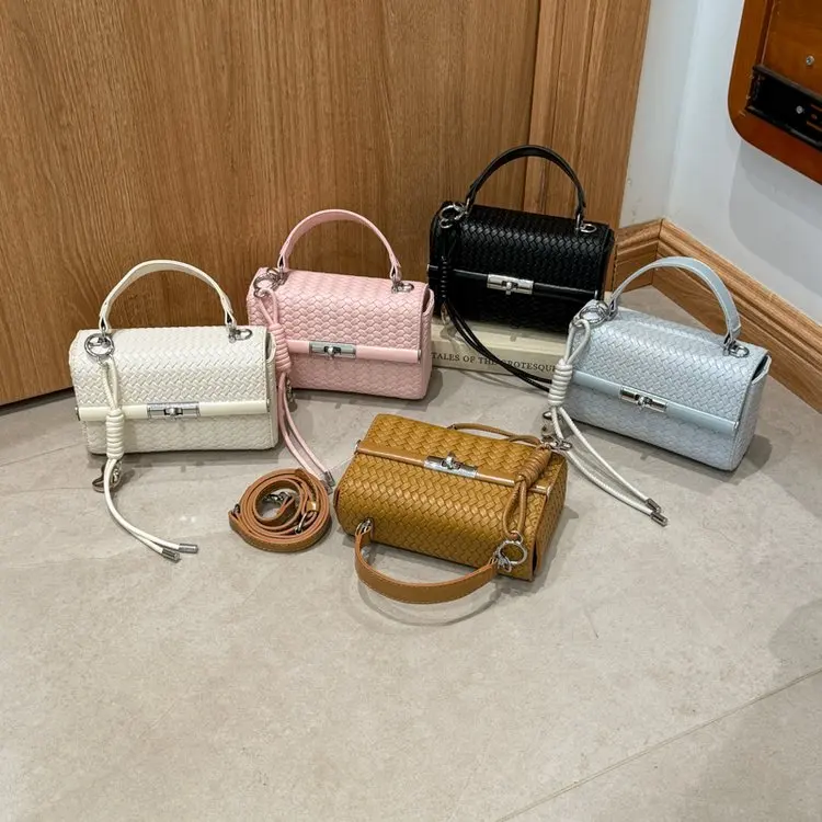 

Fashion Minimalist Woven Women Bag White Trendy Shoulder Bag with Detachable Strap Elegant Handbag for Work & Dating