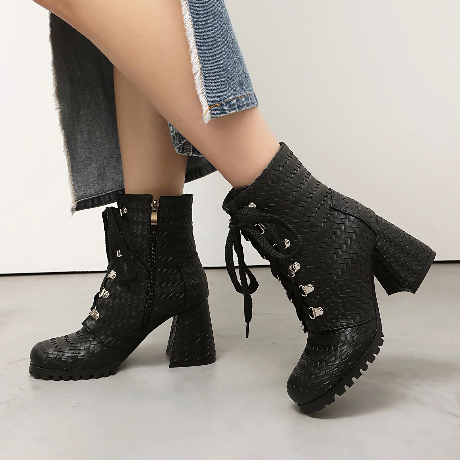 

New Style of 25 Autumn and Winter LACES Thick Bottom High Heel 8CM European and American Lacing Fashion Short Boots Female