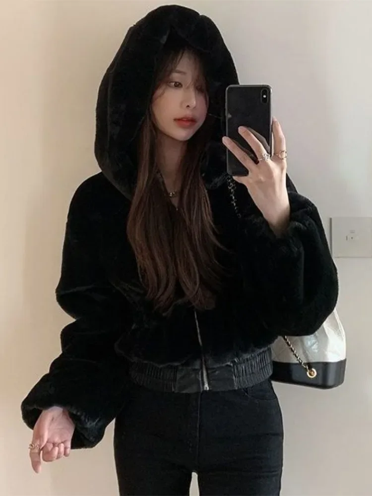 Cappotto corto di lusso in pelliccia di coniglio sintetica da donna Crop Top invernale Addensare abbigliamento caldo Piccola giacca pelosa con cappuccio in pelliccia sintetica Giacche soffici