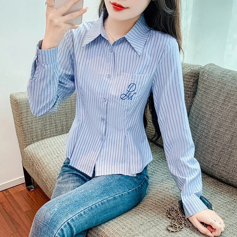 

Корейская синяя рубашка в вертикальную полоску, женская осенняя рубашка с вышивкой букв, шикарные облегающие топы, простые универсальные рубашки с лацканами