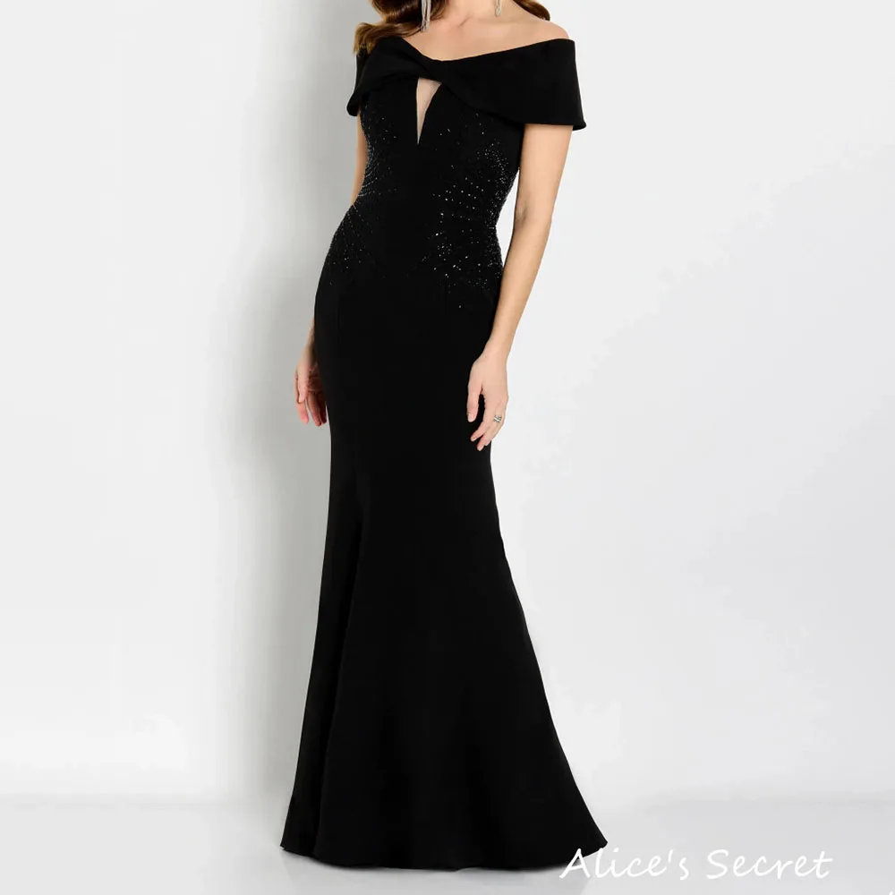 

Mermaid Chiffon Mother of the Bride Dress Off-Shoulder Short Sleeves Sweetheart Sequined Cut-Out Floor Length Sweep Train