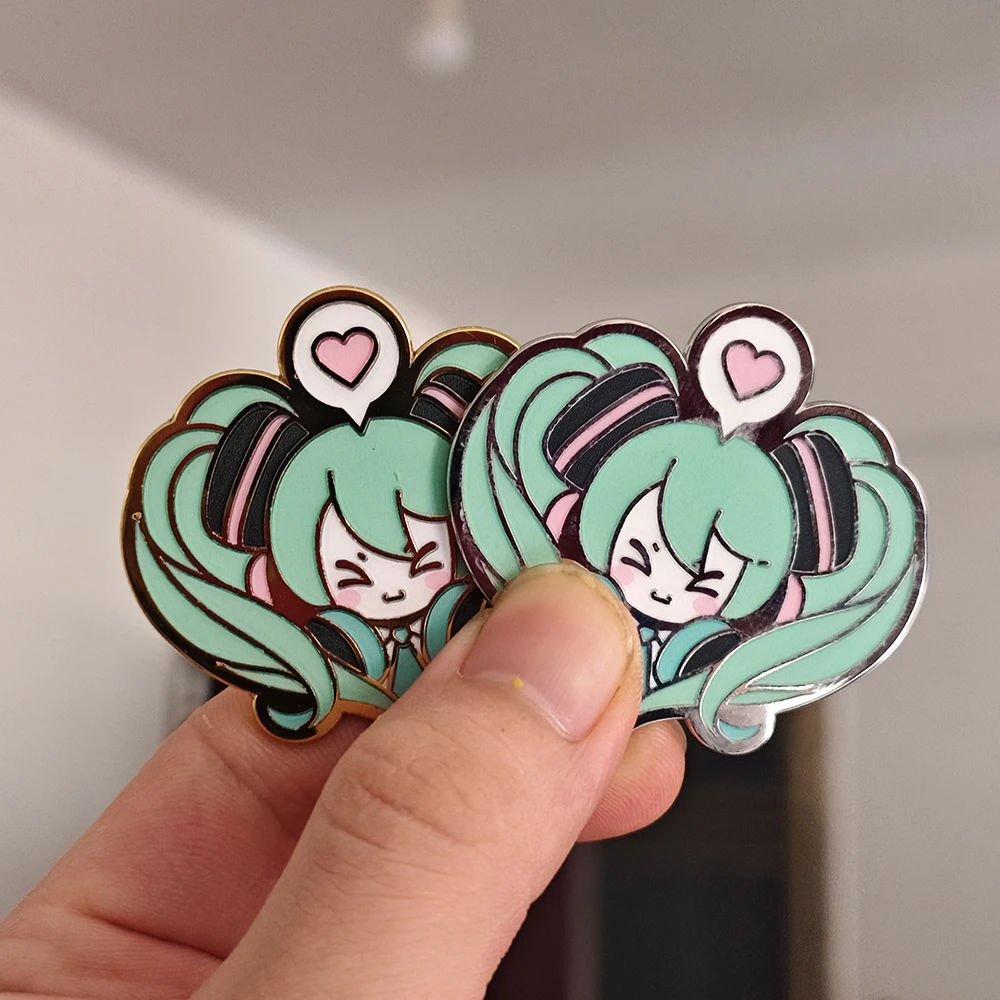 

Аниме-товары, музыка, девушки, эмалевые броши, розовые значки в форме сердца, одежда для косплея, аксессуары, одежда, школьные рюкзаки, куртки.