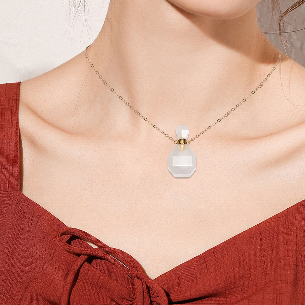 

Natural Fluorite Crystal Perfume Bottle Pendant Necklace Essential Oil Wishing Bottle White Metal Chain Hanging Necklace Pendant