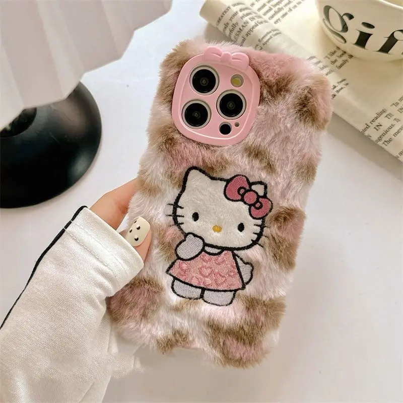 Sanrio Autunno e Inverno Peluche Stampa Leopardo Hellokitty Adatto per Custodie per Cellulari Apple 15, Cute Iphone 16 Promax e Altri Modelli