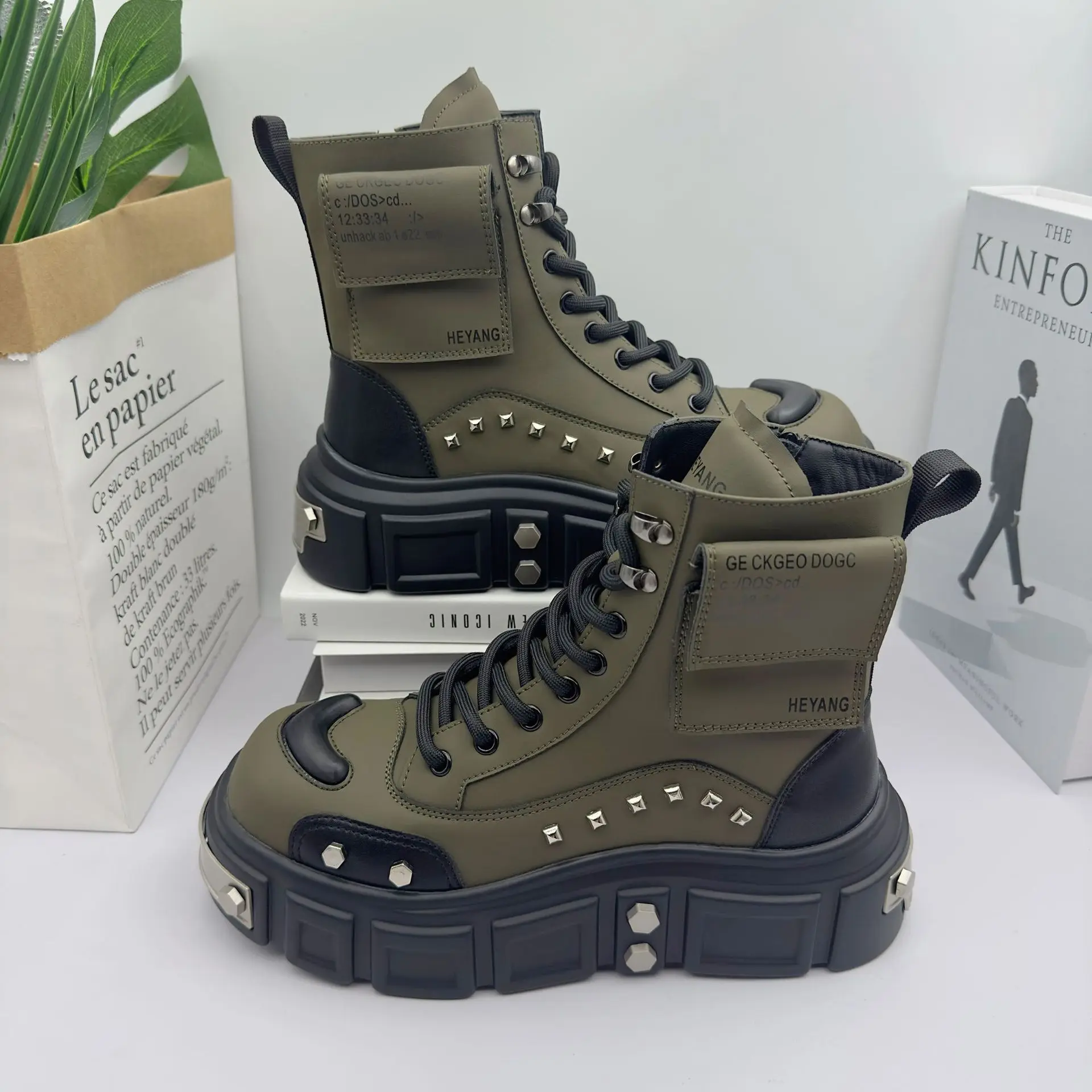 أحذية تشيلسي عالية الجودة للرجال 2025 ربيع الخريف العصرية روفيان وسيم نمط الشارع سميكة القاع الأحذية العصرية