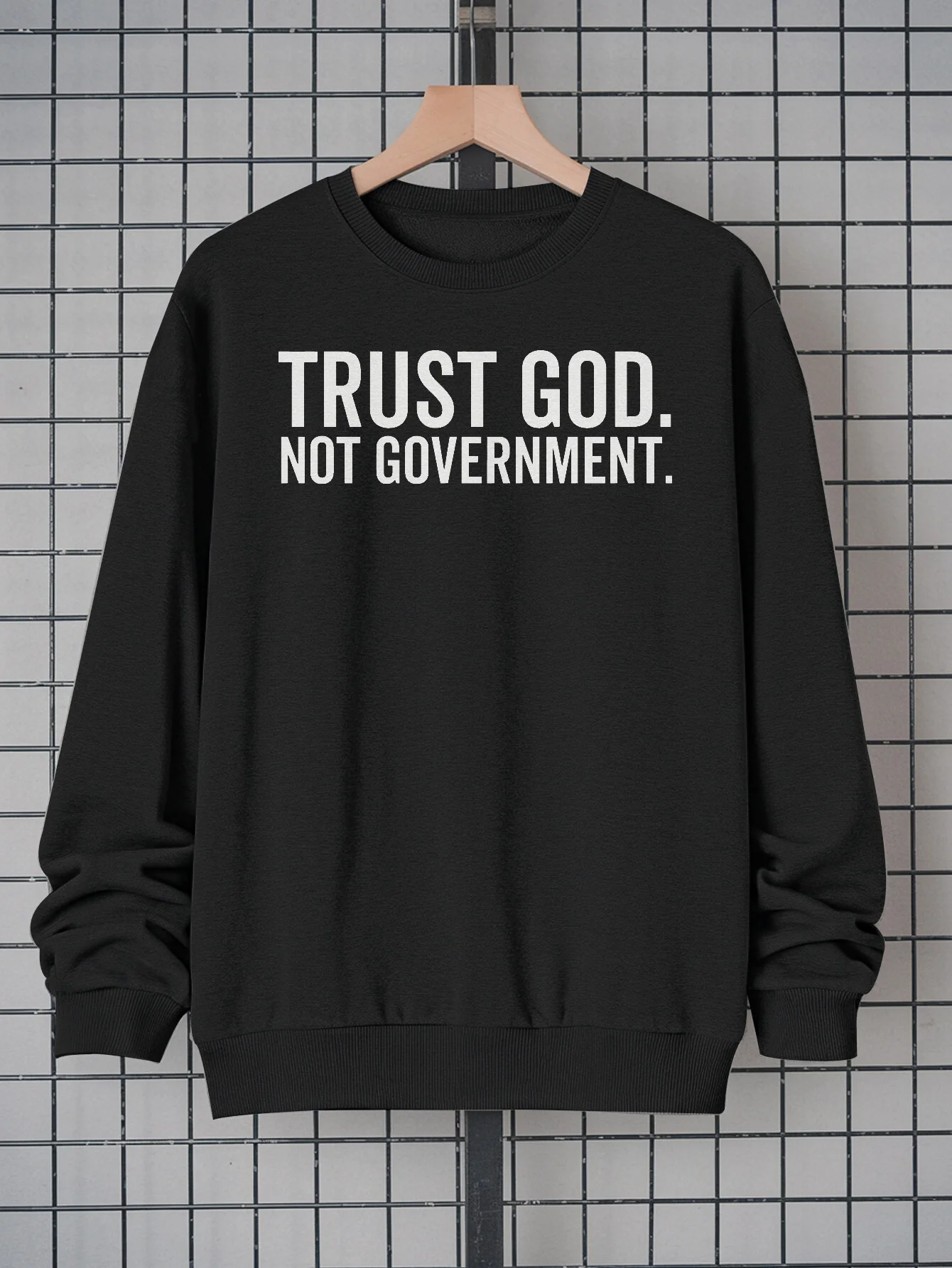 

Мужская черная толстовка с рисунком "TRUST GOD". НЕ ПОВЕРТЬСЯ". Принт — повседневный уличный пуловер из 100% полиэстера