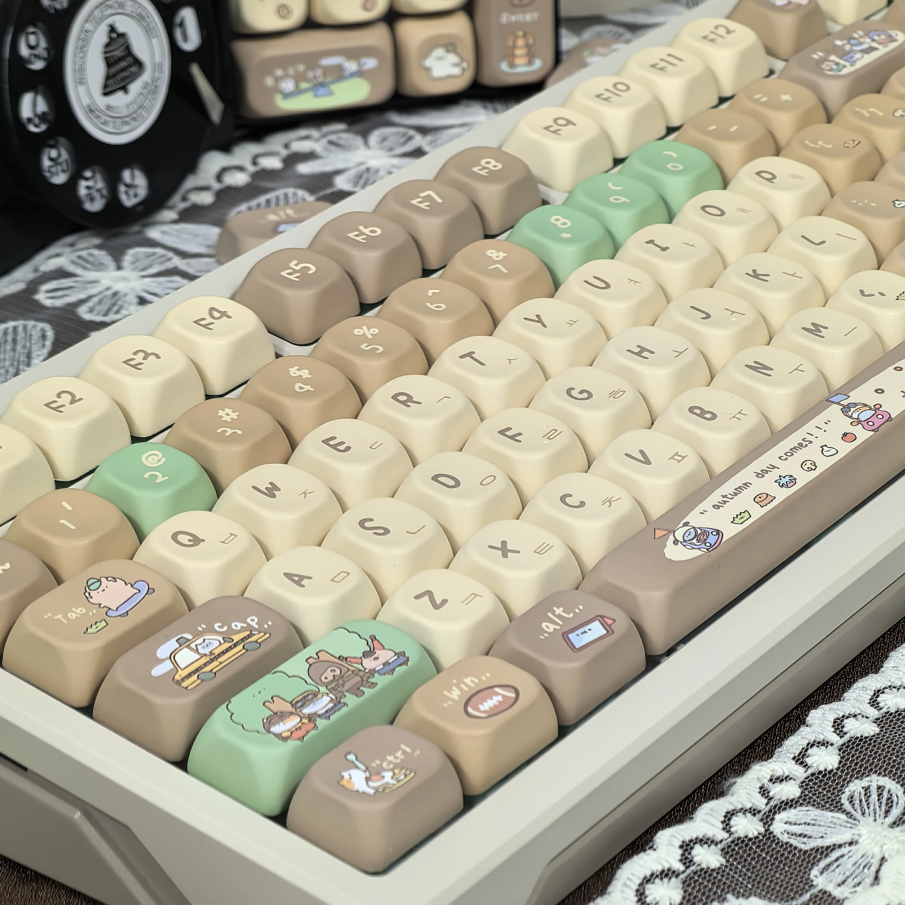 Imagem -03 - Bonito Khaki Pbt Moa Cocoa Bean Leite Keycap Teclado Mecânico Faça Você Mesmo Cabide Castanho Verde Desenhos Animados Coreano Russo 127key