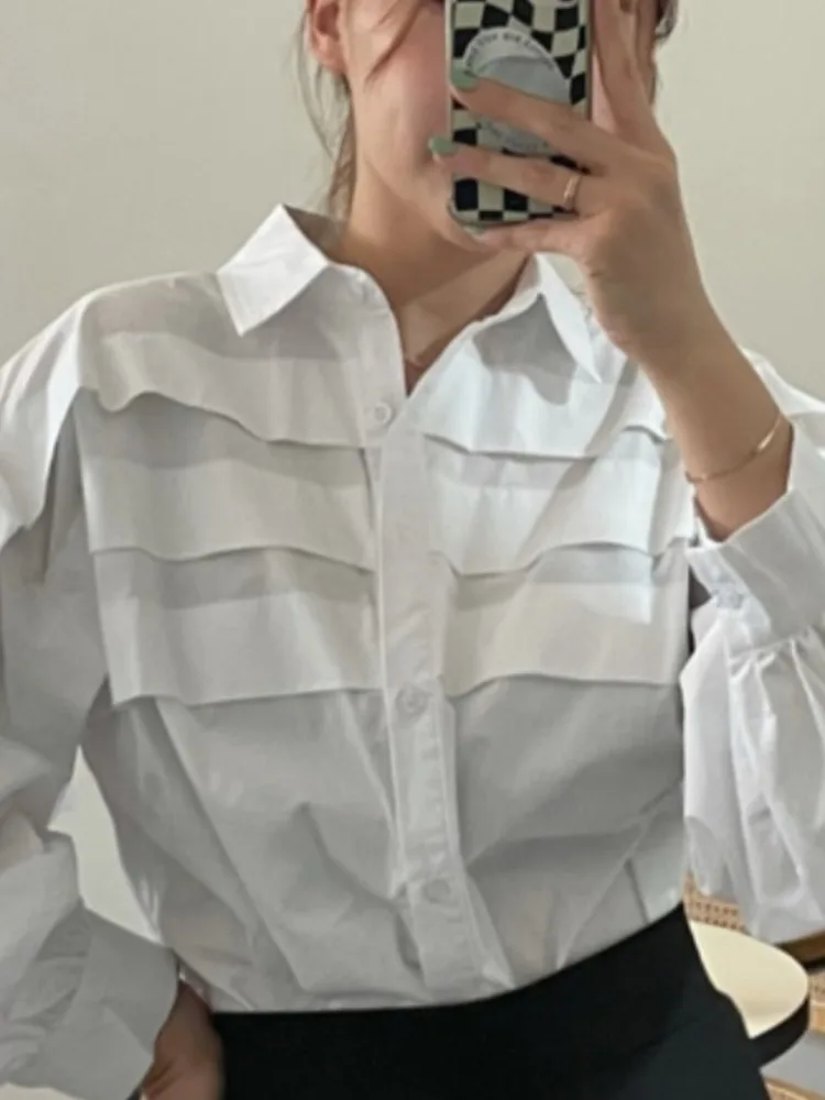 Luźna damska koszula Dongda Gate Wiosna 2025 Kołnierzyk z wyłogami Jednoguzikowa Warstwowa Składana Elegancka Uniwersalna Bluzka