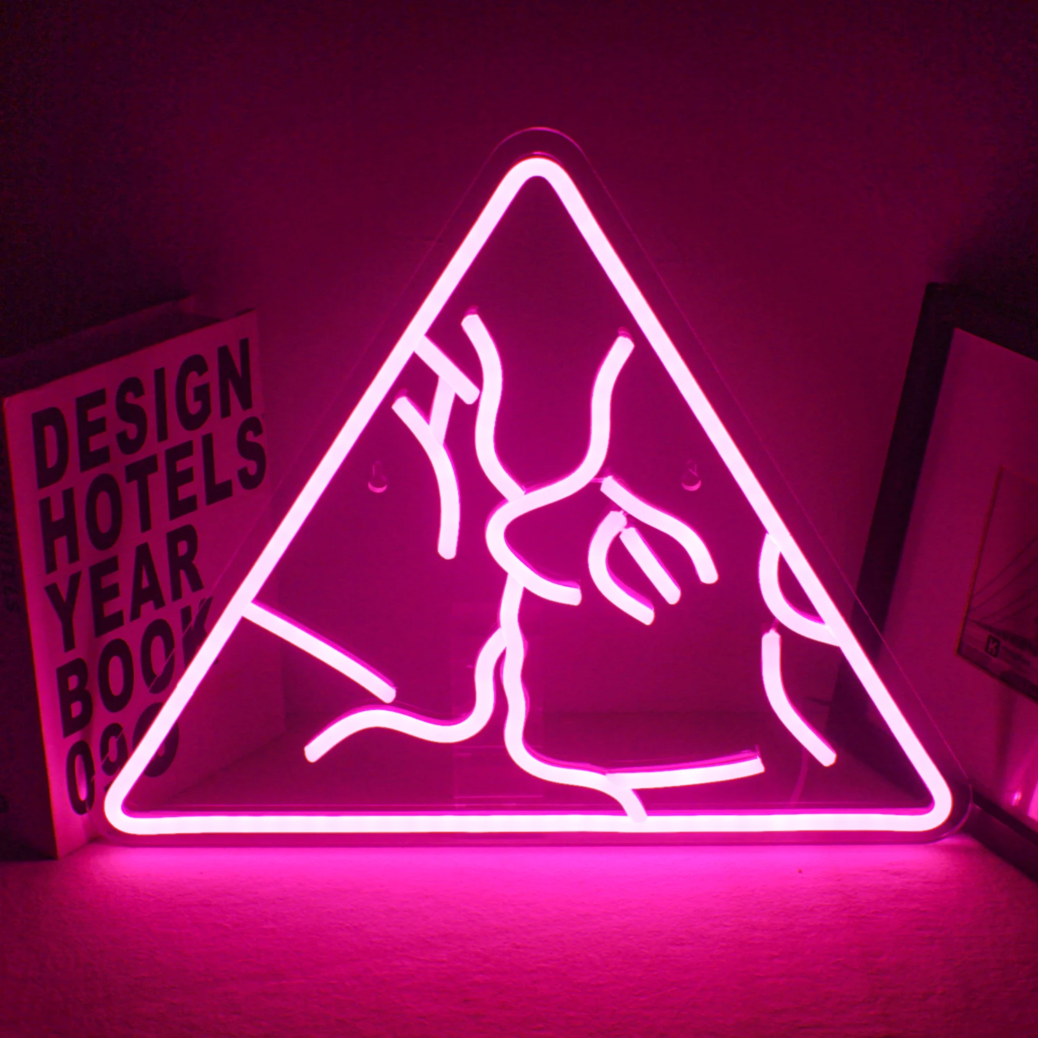 

Kiss Neon Signs Pink Love Art Neon Light Signs USB Triangle Lover's Kiss Shape Led Bedroom Decor Valentine's Day Wedding Neon