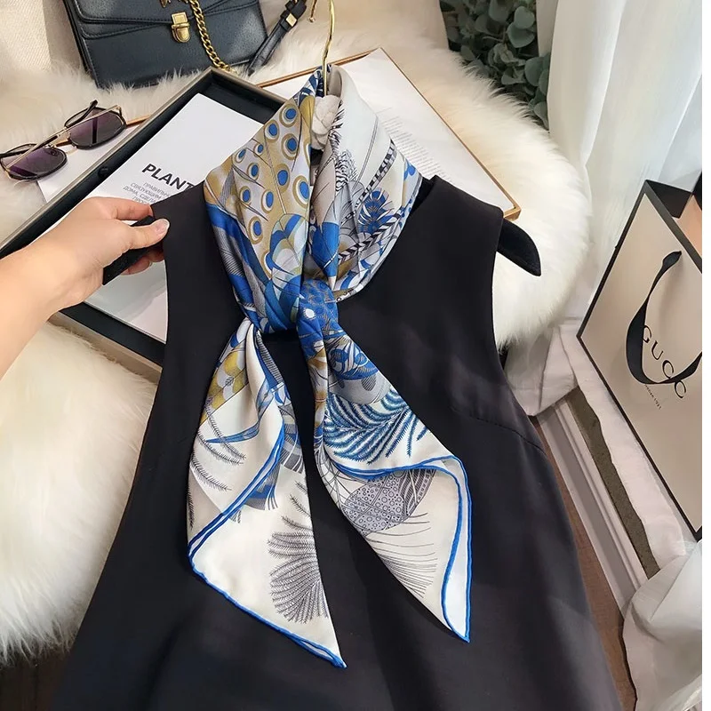 Bufanda de seda 100% para mujer, chal con estampado azul, a la moda, con bordes enrollados a mano, 90