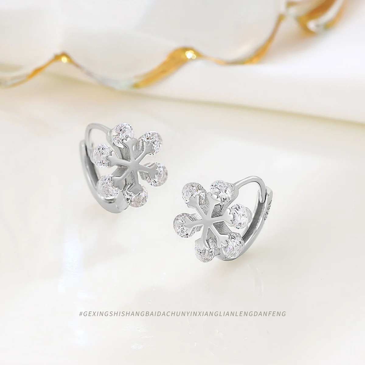 Stylish Dangle Earrings with S925 Sterling Silver and Diamond-encrusted Snowflakes for Women