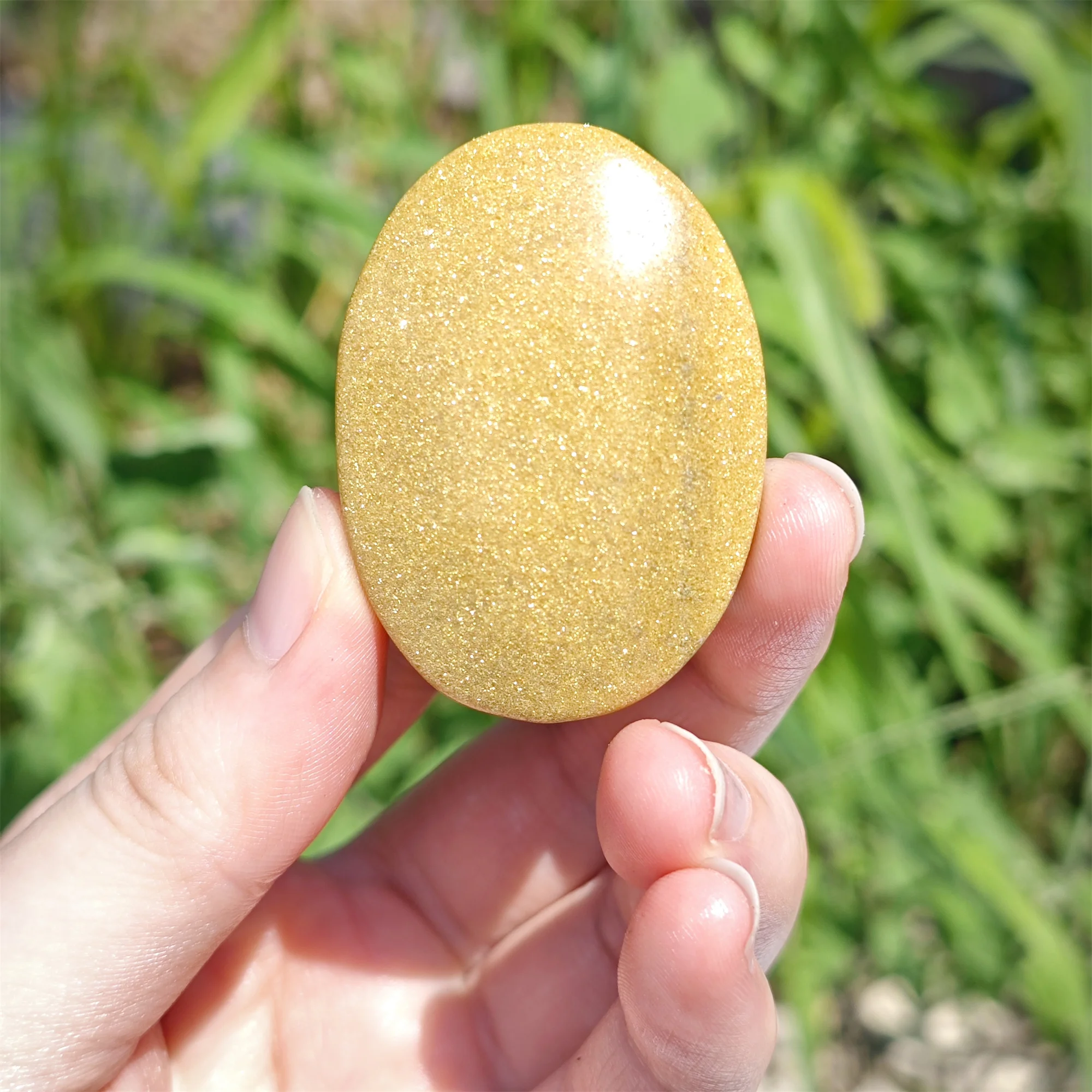 

1pc Sparkling Golden/Red Sandstone Palm Stone - Unique Irregular Crystal with Shimmering Yellow Patterns - Home Decor & Gift