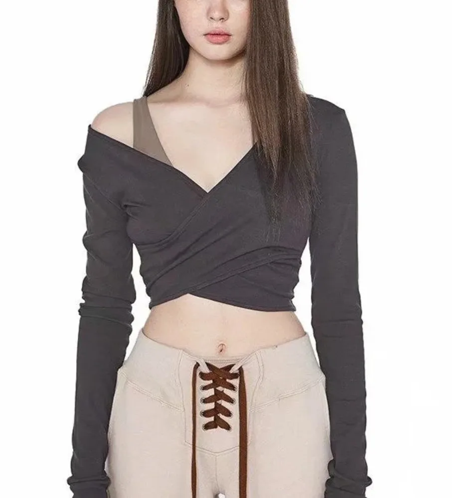 Women's Spring and Autumn Cross Fit V-neck Top Short T-shirt Long Sleeve Top Cross Wrap Long Sleeved Crop Top With Patch Detail