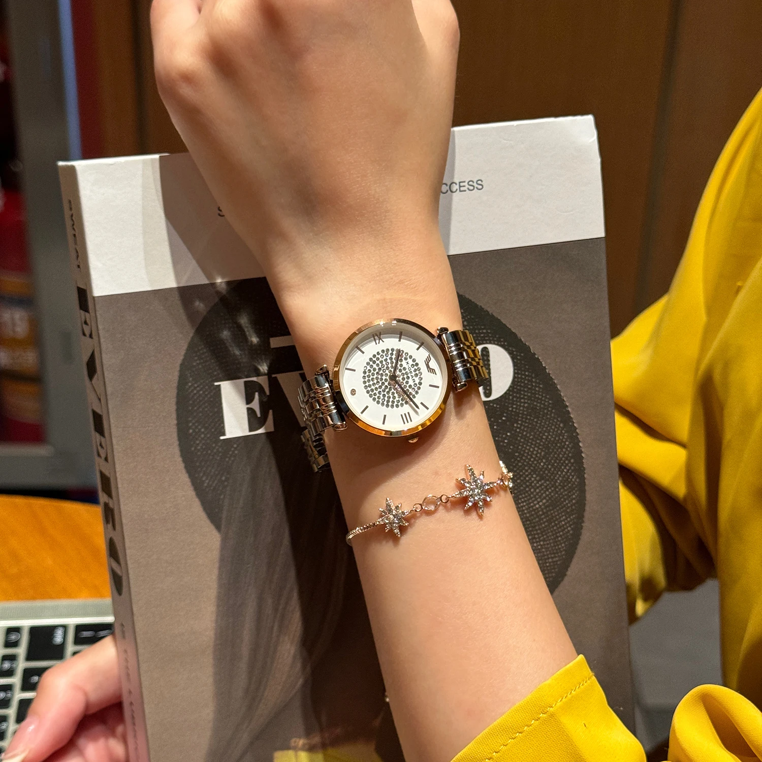 ساعات الزوجين الجديدة – حزام من الفولاذ المقاوم للصدأ، هدية أنيقة من الكوارتز التناظرية له ولها