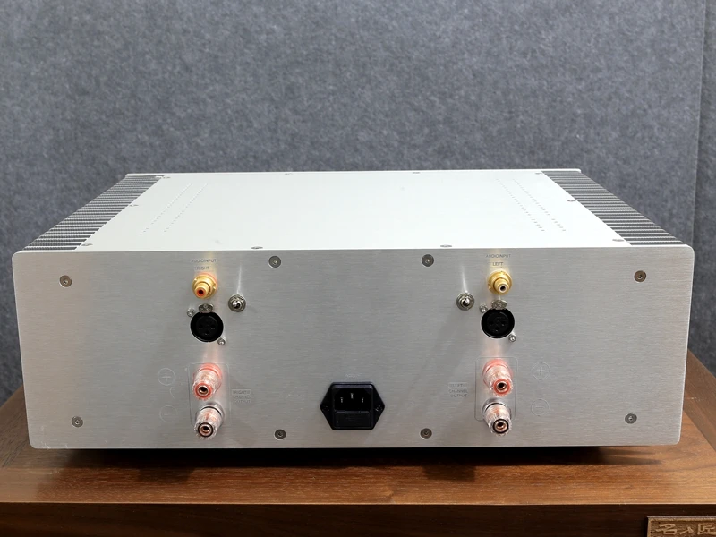 【 MASTER 】 Линейный двухканальный усилитель мощности Master версии FM801