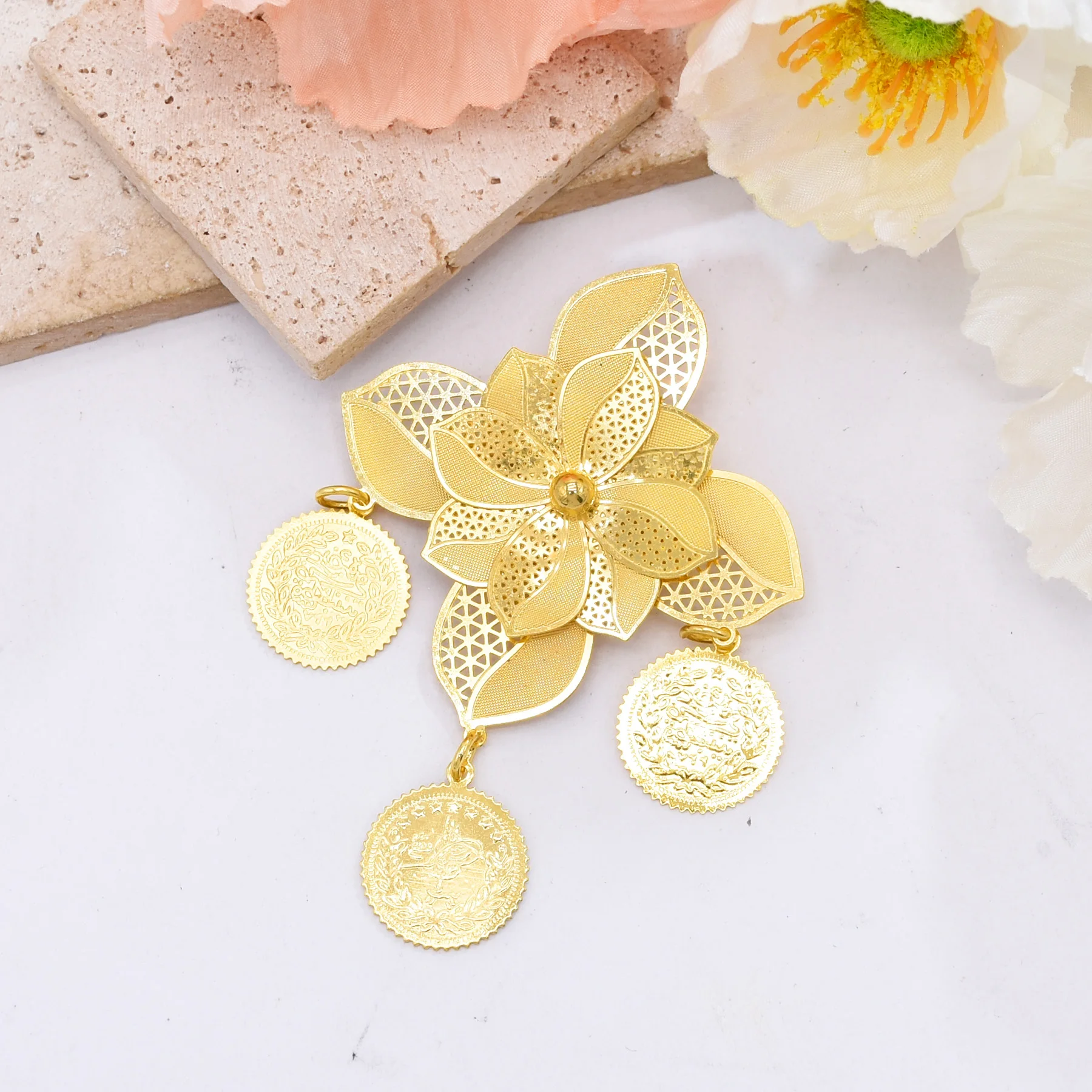 Fashion Elegant Gold Plated Hollow Flower Brooch Bridal Female Coins Tassel Pins Jewelry Arabic Saudi Women Popular Wedding Gift