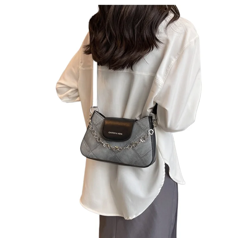 

This year's popular niche hot girl bag 2025 new hundred crossbody bag retro shoulder armpit small square bags