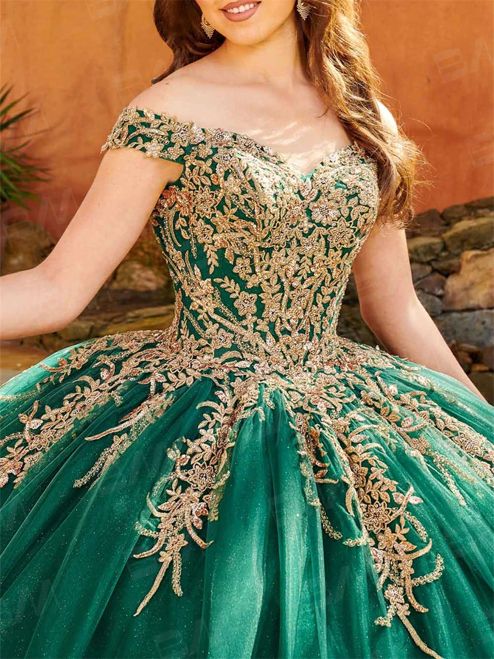 ใบApplique Quinceชุดลูกไม้ทองBasqueค็อกเทลโรแมนติกVestido De Baile Vestidos De 15 Quinceañera