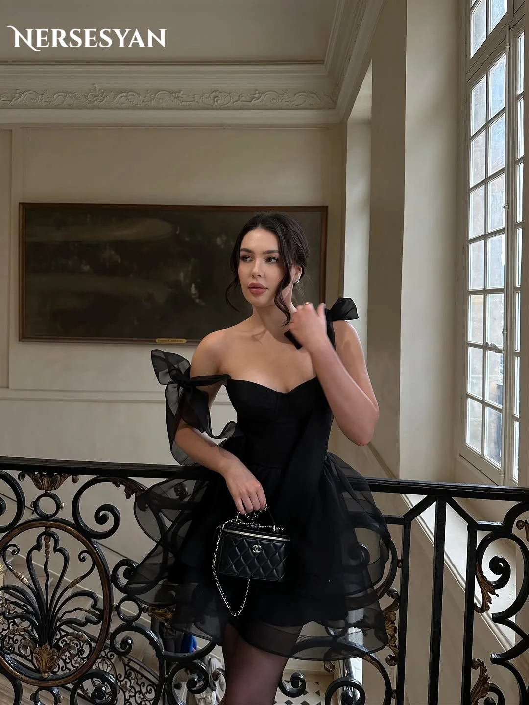 

Nersesyan Elegant Black Prom Dresses Bow Spaghetti Straps Ruffles Tiered Mini Dress A Line Party Gowns robe femme Customized