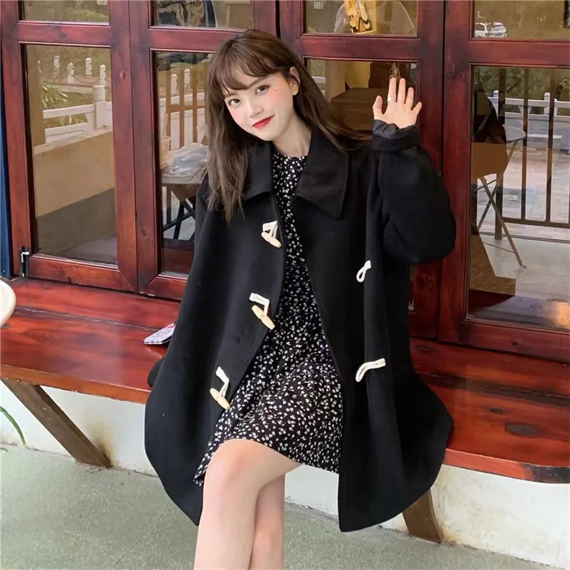 Cappotto di lana da giorno con fibbia in corno autunno-inverno 2024 per cappotto di lana con cappuccio da studente di media lunghezza in stile