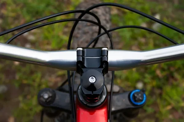 يقوم مكون بول بتجعل عربة محطة السيارات المزودة بتطابق مثالي لدراجات الطريق، مع عيار 31.8 مم وجذع 0 درجة