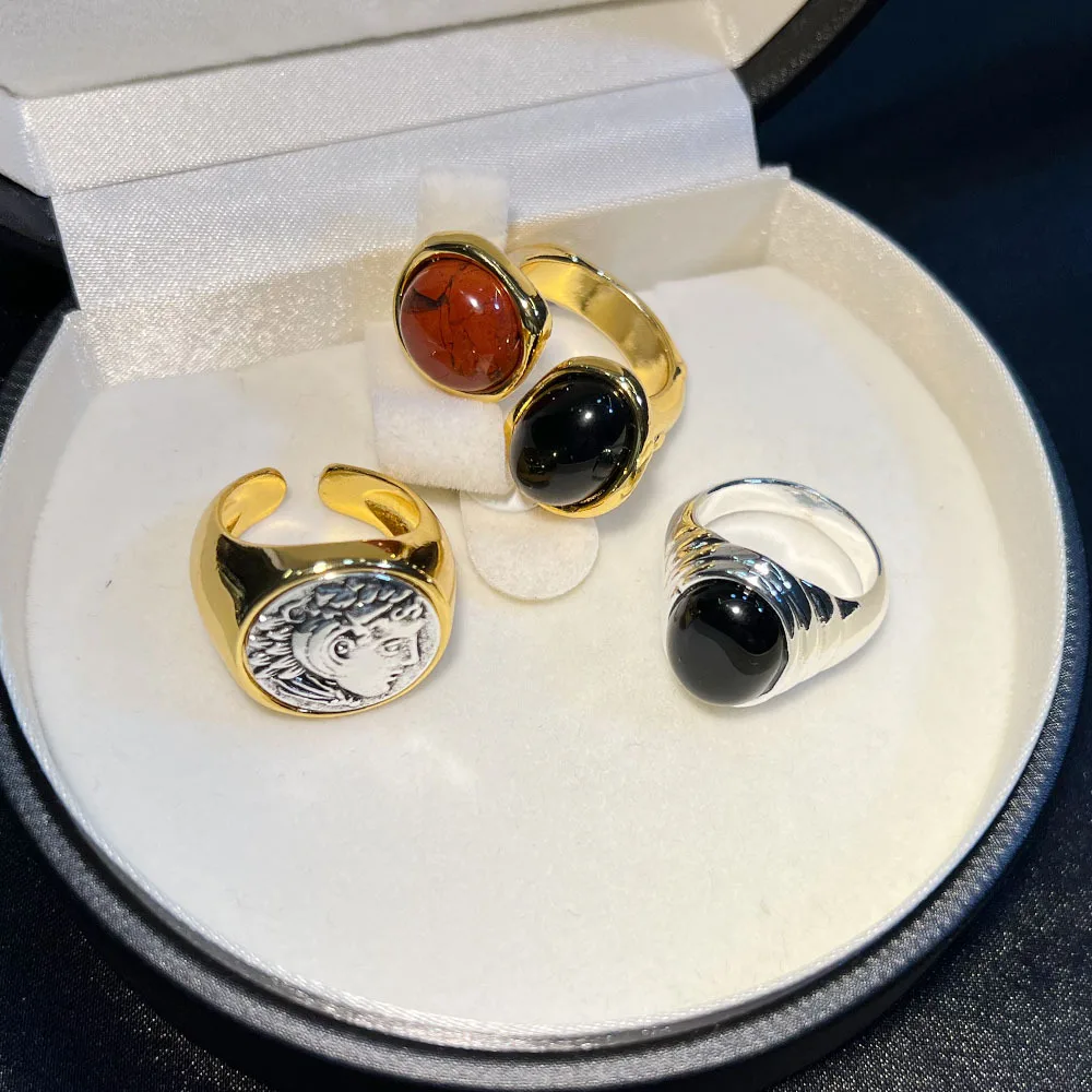 Vintage vintage ring copper plated real gold inlaid with gemstones, human avatar light luxury high sense does not fade medieval