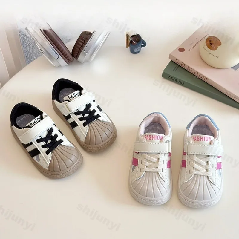 

Новинка осени 202, трендовая детская модная повседневная спортивная обувь, дышащая удобная обувь для девочек, низкие нескользящие кроссовки для мальчиков