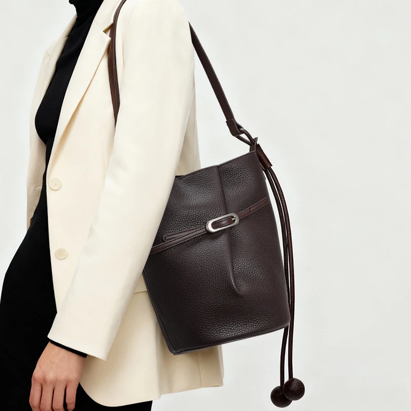 2026 New Arrival Women's Genuine Leather Crossbody Bucket Bag, Niche High-end Texture, Large Capacity, Minimalist and Versatile