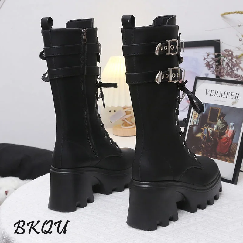 Bkqu sapatos elevadores 20cm plus size 10cm botas de plataforma punk feminino 2024 outono botas de cavaleiro meados de bezerro botas decoração de metal