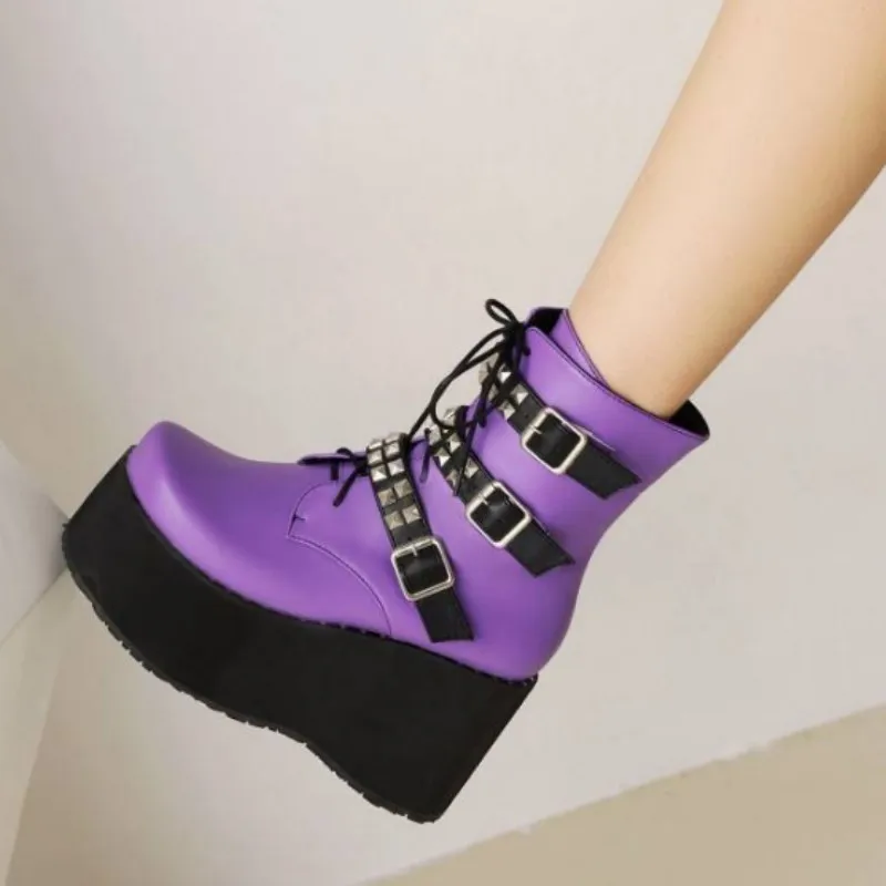 

Fashionable women's boots. About 9cm heel height. Wedges boots. Platform boots. Purple ankle boots. Fashion show banquet casual